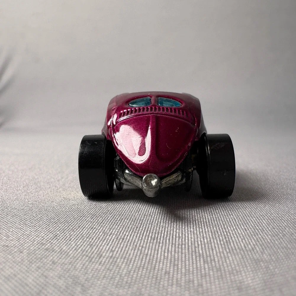 Hot Wheels Custom Volkswagen Beetle Magenta Metallic Diecast Car 1:64 Thailand